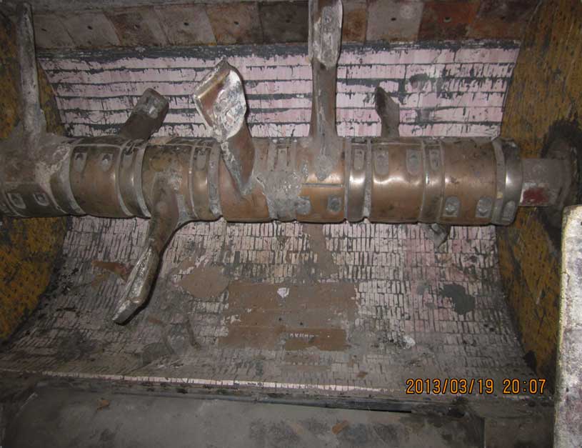 搅拌机内壁衬贴耐磨陶瓷实图（贴瓷实现）