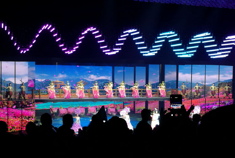 头号玩家官网特种陶瓷有限公司进行2019年炭河古城一日游