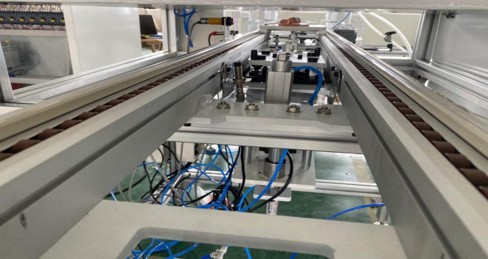 头号玩家官网特瓷陶瓷橡胶复合衬板硫化喷胶线